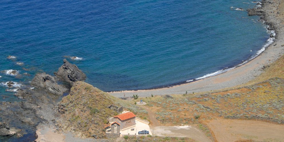 Η πανέμορφη και απομονωμένη παραλία Αγιος Γεώργιος Κρασάς στη Χίο [εικόνες & βίντεο] - iefimerida.gr