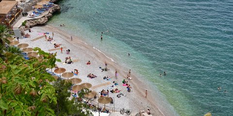 «Μύρισε» καλοκαίρι, γέμισαν οι παραλίες