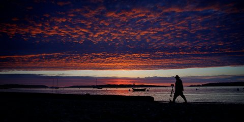 Απίστευτη παλέτα χρωμάτων την αυγή σε παραλία στο Μέι του Πόρτλαντ
