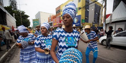  Στη Βραζιλία γιορτάζουν το χειμώνα με χορούς, τύμπανα και κρασί 