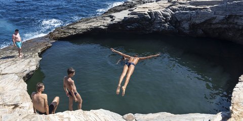 Βουτιά στην Γκιόλα της Θάσου