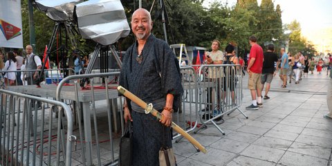 Ο... Σαμουράι που βρέθηκε στην προεκλογική συγκέντρωση του ΣΥΡΙΖΑ στο Σύνταγμα