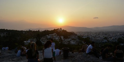 Ηλιοβασίλεμα στον βράχο της Ακρόπολης