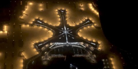 Το νέο αεροδρόμιο του Πεκίνου. Γιγάντιο σαν αστερίας / Φωτογραφία: AP /Mark Schiefelbein