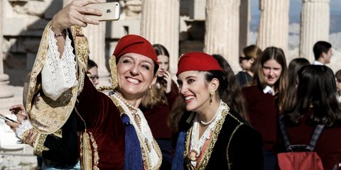Selfie με παραδοσιακές στολές