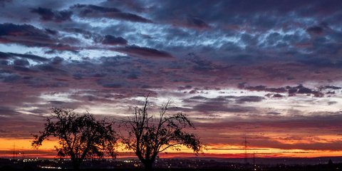 Η φθινοπωρινή παλέτα χρωμάτων στον ουρανό της Φρανκφούρτης