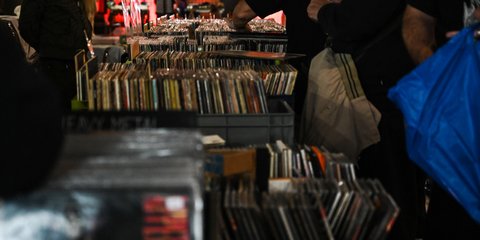 Νοσταλγική Βουτιά στο -όχι και τόσο μακρινό - παρελθόν στο VINYL & VINTAGE MARKETPLACE