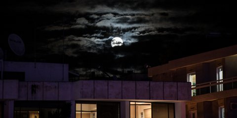 Η τελευταία πανσέληνος της δεκαετίας -Λέγεται και «παγωμενη»