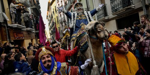 Η έφιππη πομπή των «τριών μάγων της Βηθλεέμ» στην Παμπλόνα της Ισπανίας, πριν τα Θεοφάνεια