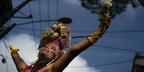 Σε ρυθμό καρναβαλιού οι Βραζιλιάνες στο Ρίο ντε Τζανέιρο