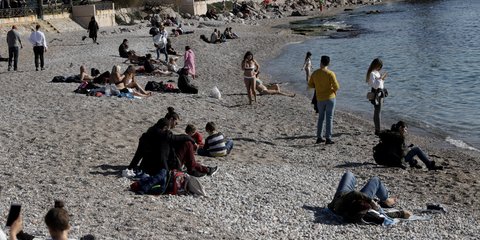 Κυριακάτικη βόλτα στην παραλία του Φλοίσβου