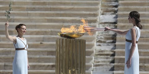 Η αφή της Ολυμπιακής Φλόγας στο Παναθηναϊκό στάδιο για τους Ολυμπιακούς του Τόκιο στις 24 Ιουλίου 