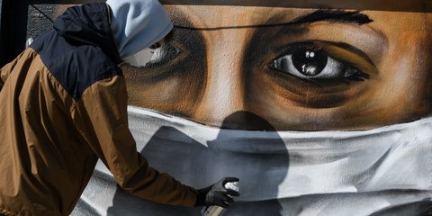 Ο 16χρονος S.F ζωγραφίζει γκράφιτι με θέμα εμπνευσμένο από – τι άλλο; - τον κορωνοϊό 