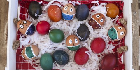 Παιδιά στην Ξάνθη ζωγράφισαν πασχαλινά αυγά με μάσκες λόγω κορωνοϊού