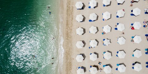 Τι κι αν είναι Μάιος; Η θερμοκρασία και ο κόσμος στις παραλίες θυμίζει Αύγουστο/ Φωτογραφία: Eurokinissi