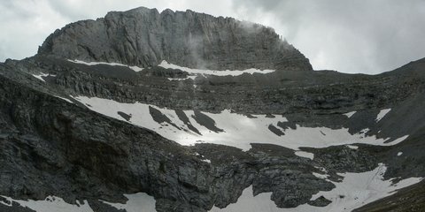 Ο «θρόνος του Δία» όπως ονόμασε η λαϊκή φαντασία την κορυφή του Ολύμπου