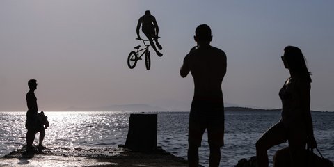 Βουτιές με BMX στο Καβούρι 