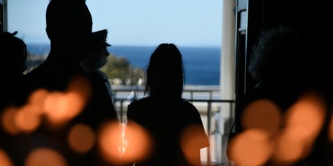 Δεκαπενταύγουστος: Η Θεία Λειτουργία από τον Ιερό Ναό της Ευαγγελιστρίας στην Τήνο 