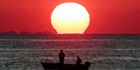 Μαγεία: Η στιγμή που ο ήλιος ανατέλλει κάπου στο Αιγαίο