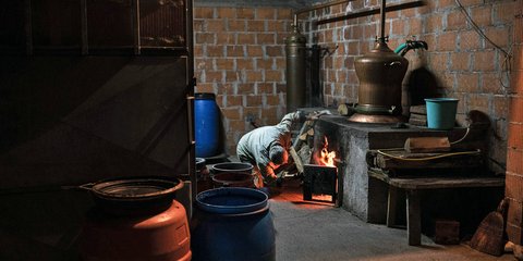 Απόσταξη τσίπουρου στα Τρίκαλα