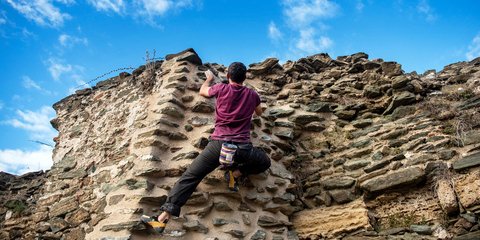 Υπαίθρια άσκηση αναρρίχησης στα βυζαντινά κάστρα της Θεσσαλονίκης, εν μέσω lockdown 