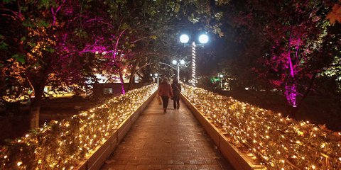 Η πόλη των Τρικάλων φωταγωγήθηκε για τα Χριστούγεννα