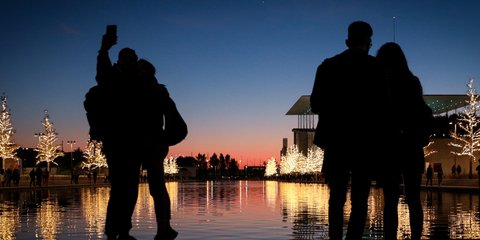 Χριστούγεννα σημαίνει αγάπη και φως -Χρόνια Πολλά σε όλους και όλες με υγεία!