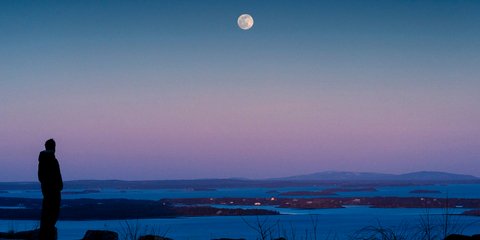  Η πρώτη πανσέληνος του 2021, πάνω από τον ουρανό του Μέιν στις ΗΠΑ -Φωτογραφία: AP Photo/Robert F. Bukaty