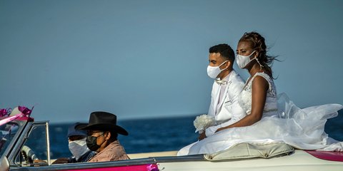 Γάμος εν μέσω πανδημίας στην Αβάνα... /Γάμος εν μέσω πανδημίας στην Αβάνα... /