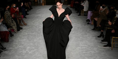 Εικόνα από την εβδομάδα μόδας στη Νέα Υόρκη για φθινόπωρο-χειμώνα 2021 