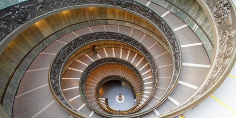 Αποχωρώντας από τα Μουσεία του Βατικανού που μόλις άνοιξαν ξανά, χθες, ύστερα από 88 ημέρες λουκέτου λόγω Covid-19/AP