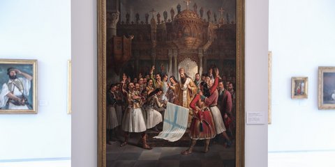 Μέσα στην Εθνική Πινακοθήκη: «Ο Παλαιών Πατρών Γερμανός ευλογεί τη σημαία της επανάστασης, 1865», έργο του Θεόδωρου Βρυζάκη /Φωτογραφία: Γιώργος Βιτσαράς, Sooc για το iefimerida.gr