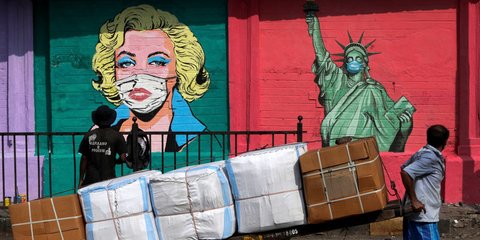 Γκράφιτι στο Μουμπάι της Ινδίας: Η Μέριλιν Μονρόε και το άγαλμα της Ελευθερίας με μάσκες για τον κορωνοϊό 