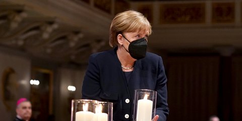 H Ανγκελα Μέρκελ σε τελετή μνήμης για τα θύματα του κορωνοϊού στο Βερολίνο/ΑΡ