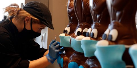 Κι αυτό το Πάσχα με μάσκες, ελπίζοντας στο επόμενο