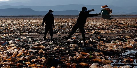  Ασύλληπτη μόλυνση σε ποτάμι της Βενεζουέλας : Πλαστικά και άλλα απορρίμματα πνίγουν τον ποταμό Ταγκαρέτ 
