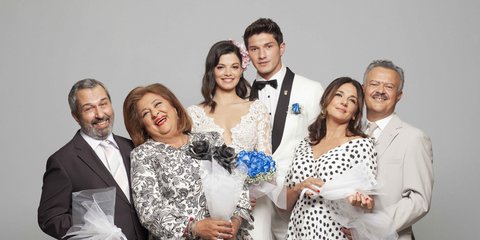 Οι πρωταγωνιστές της σειράς «Συμπέθεροι απ' τα Τίρανα»