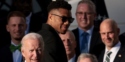 Από τα Σεπόλια στον Λευκό Οίκο. Ο Γιάννης Αντετοκούνμπο αποθεώθηκε από τον Αμερικανό Πρόεδρο, Τζο Μπάιντεν 