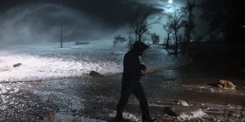 Απόκοσμο σκηνικό στην παραλία του Φλοίσβου 