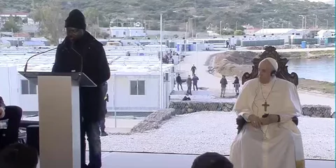  Θερμό καλωσόρισμα στον Πάπα Φραγκίσκο από πρόσφυγα του καταυλισμού του Καρά Τεπέ