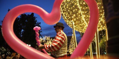 Η μαγεία των γιορτών είναι πανταχού παρούσα, σε μικρούς και μεγάλους 