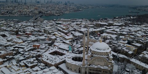 Κάτω από το λευκό πέπλο του χιονιά και η Κωνσταντινούπολη 