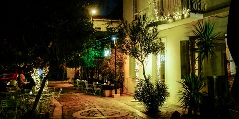 Προσμένοντας το καλοκαίρι, μέσα στην καρδιά του χειμώνα-Πλατεία Αυδή στην Αθήνα 