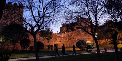 Τα κάστρα της Θεσσαλονίκης στο ημίφως 