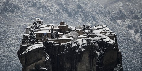 Οδοιπορικό στα χιονισμένα Μετέωρα 