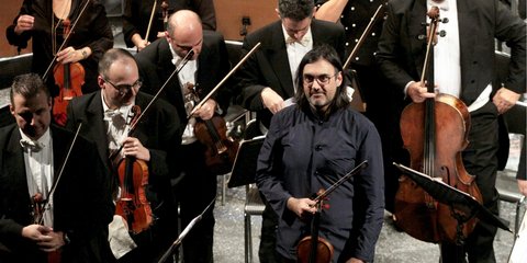 Ο Λ. Καβάκος και η Κρατική Ορχήστρα Αθηνών σε συναυλία