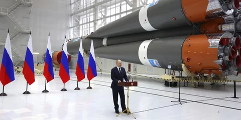 Ο Πούτιν σε ρωσικό εργοστάσιο πυραύλων