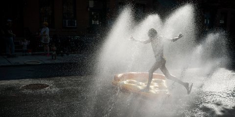 Μίνι-καύσωνας και στη Νέα Υόρκη με θερμοκρασίες 32 βαθμών Κελσίου 