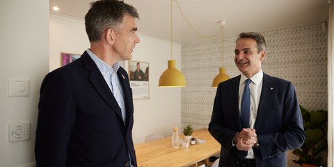 Συνάντηση Μητσοτάκη με τον Matt Brittin της Google, στο Νταβός