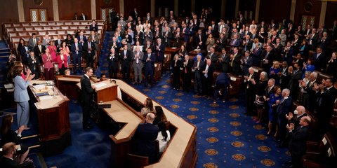 Ιστορική εθνική στιγμή: Τα μέλη του Κογκρέσου χειροκροτούν όρθια τον Κυριάκο Μητσοτάκη
